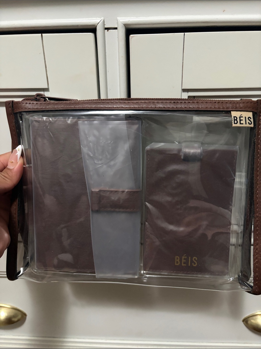 BEIS - The Passport & Luggage Tag Set 
in Maple